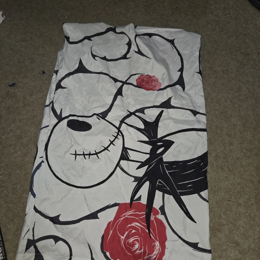 Themed Grey & Black Bedding Set with Red Accent - Nightmare Silhouette Design - Picture 3 of 6